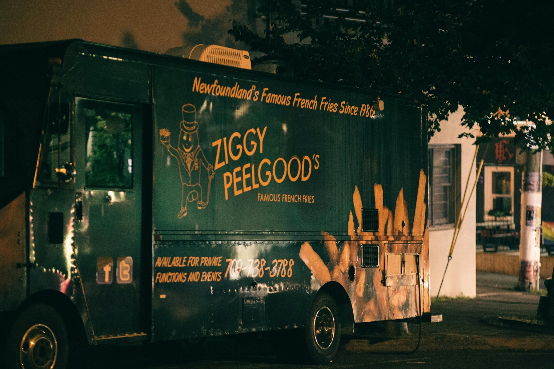 food-truck-at-night.jpg food-truck-at-night.jpg
