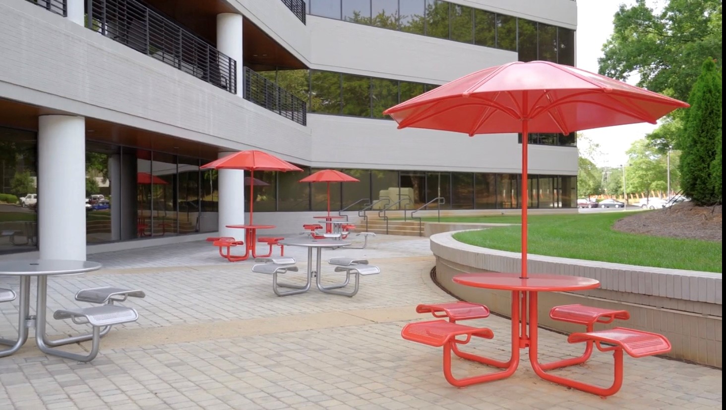 outside-seating2.jpg